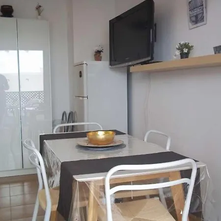 Апартаменты Puerto Del Carmen Sleeps 4 Pool Wifi *